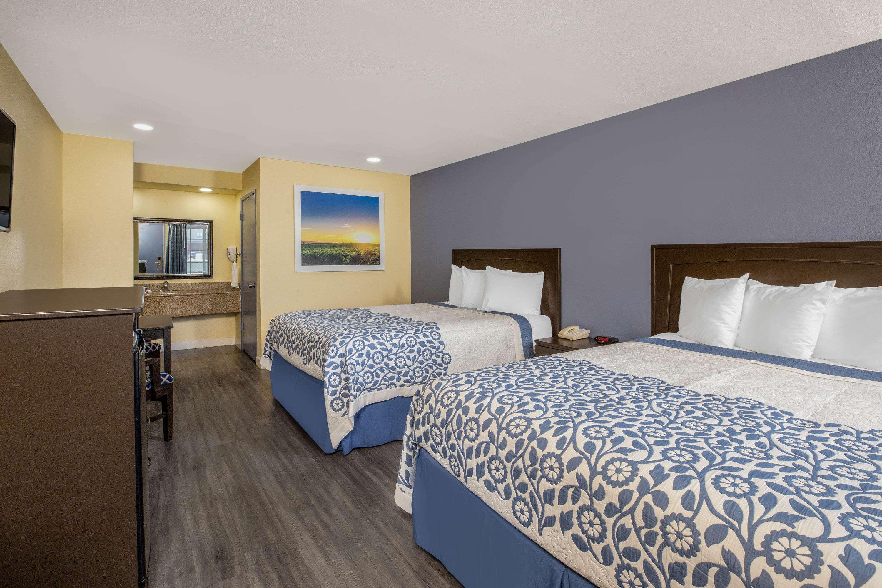 Days Inn By Wyndham Banning Casino/Outlet Mall Exterior photo